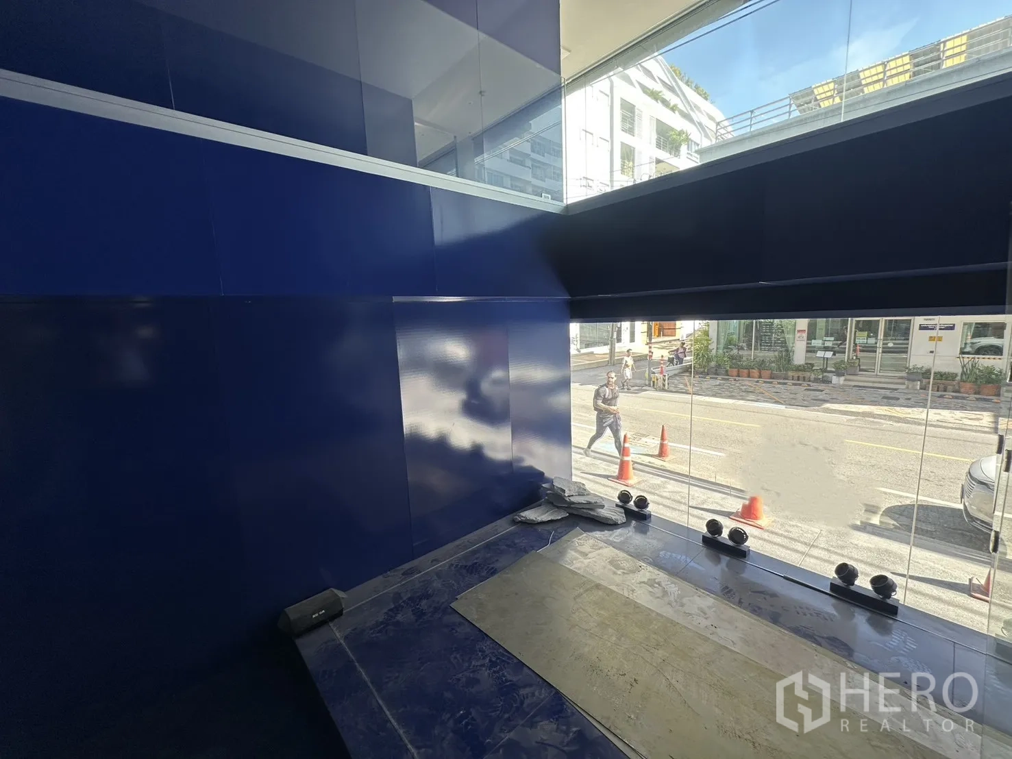 Retail Space for rent in Watthana, Bangkok - Blue display platform by the streetfront window looking out to cones and pavement.