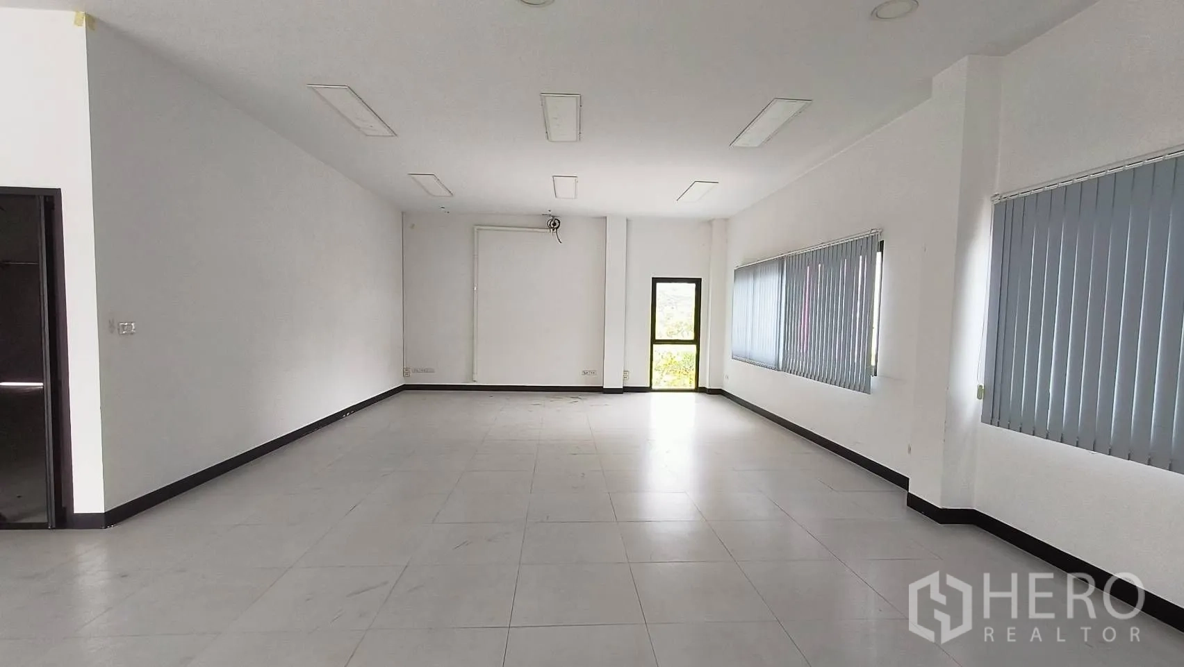 Office Space for rent in Khlong Toei, Bangkok - Open office hall with long windows and a side door to the balcony.