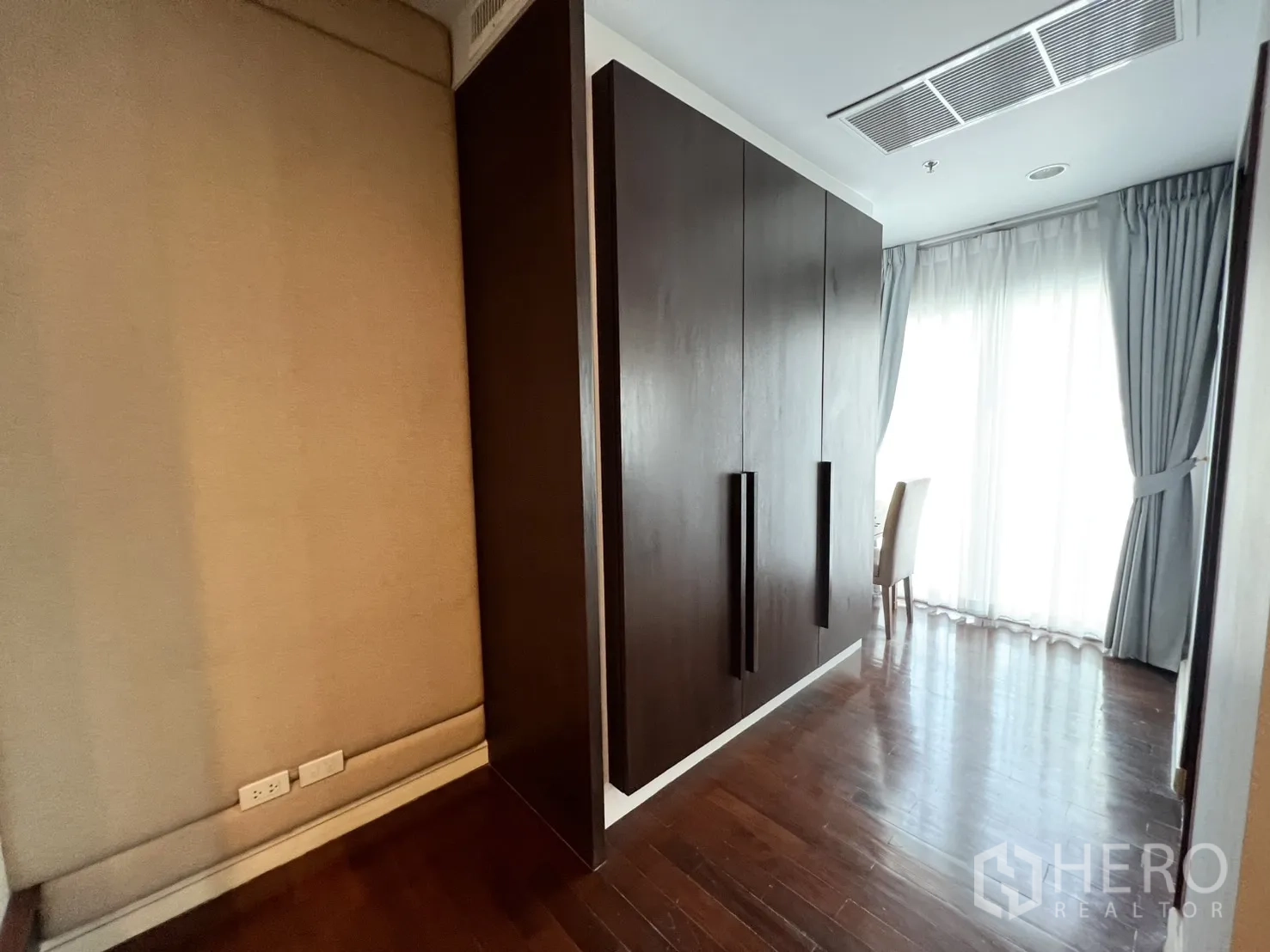 Property Image #5 for property HRE00658