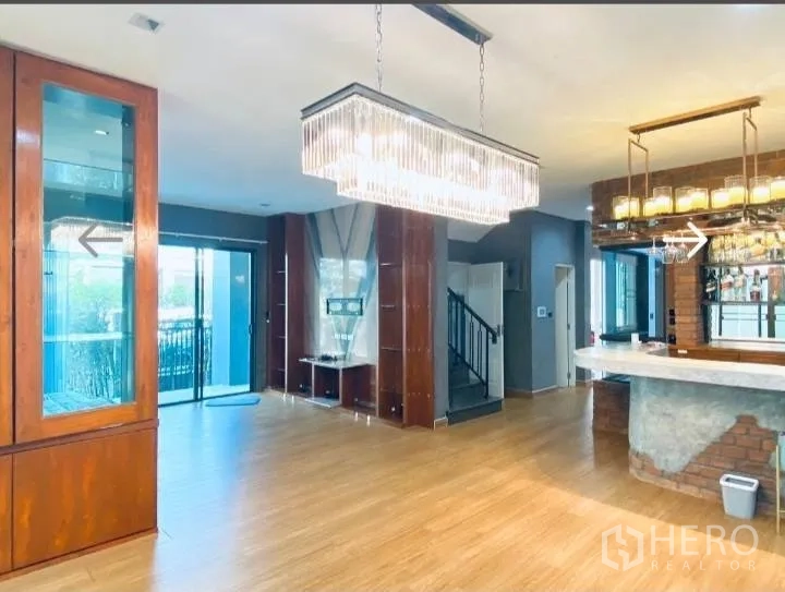 Detached House for sale in Saphan Sung, Bangkok - Dining and bar area with crystal lights, staircase and brick accent counter.