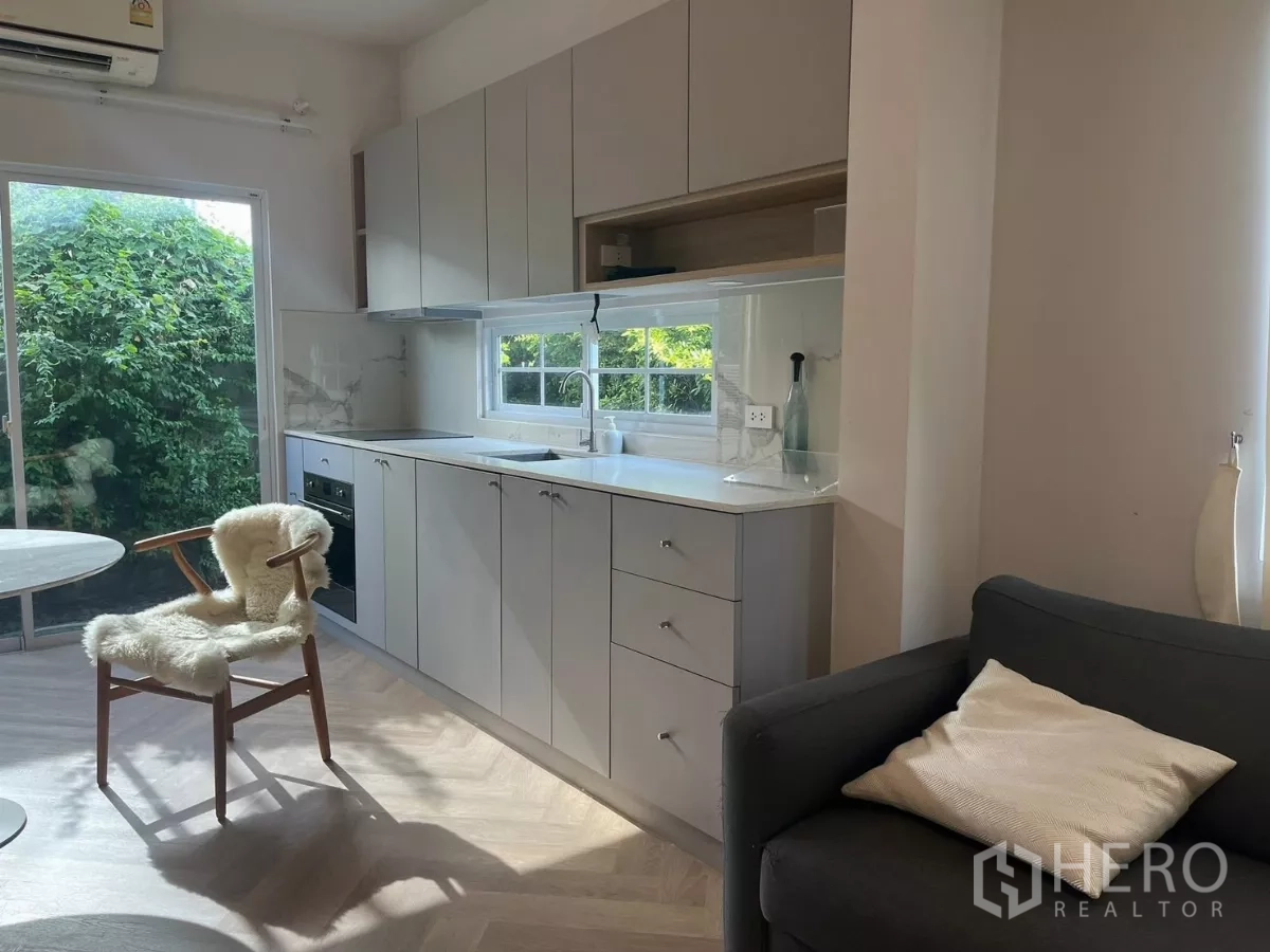 Townhouse for rent in Bang Phli, Samut Prakan - Close view of linear kitchen cabinets, quartz counters and sofa corner.