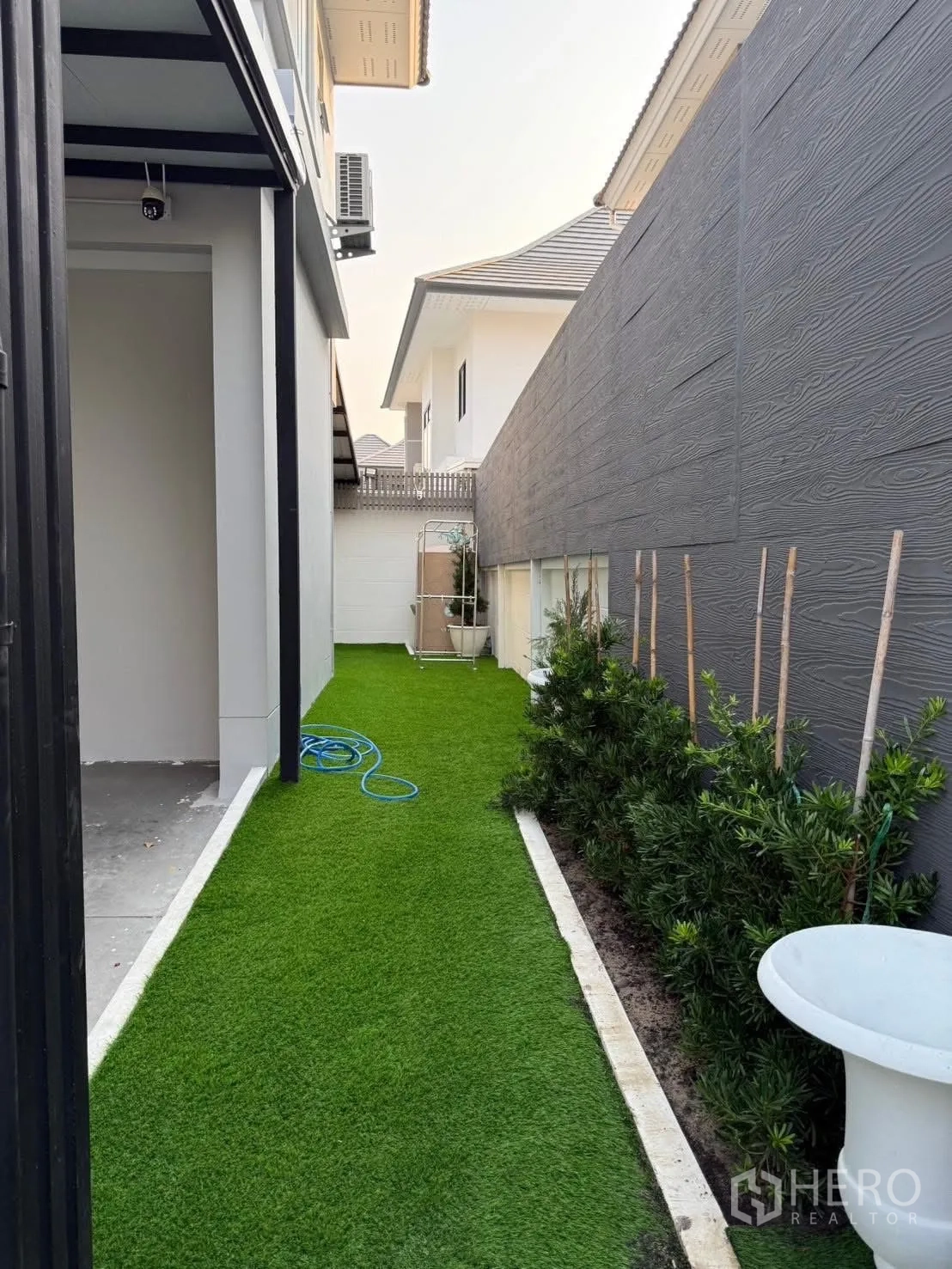 Property Image #17 for property HRE00370