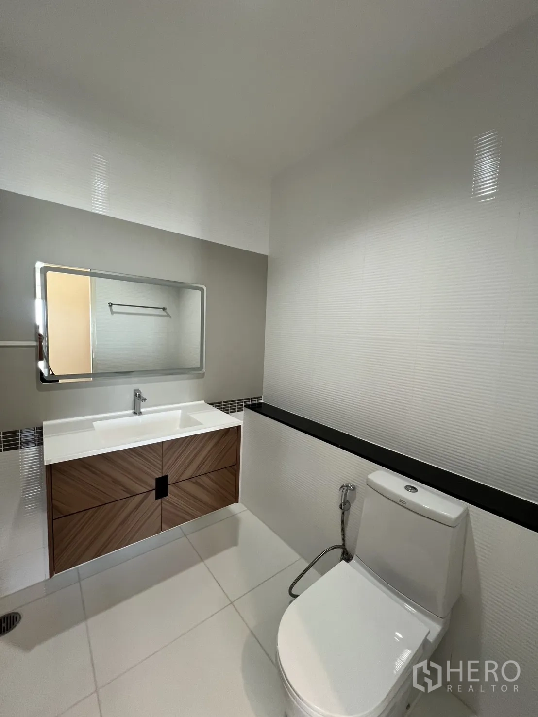 Property Image #19 for property HRE01199