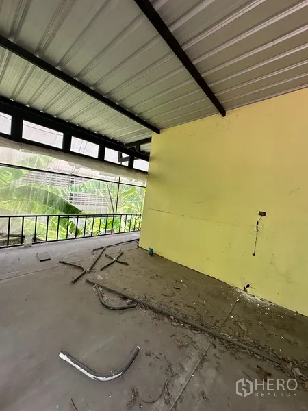 Detached House for rent in Watthana, Bangkok - Another angle of the same bright room with windows on both sides.