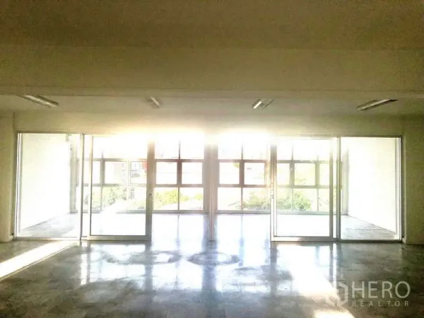 Office Space for rent in Bang Kapi, Bangkok - Wide office space with floor-to-ceiling windows and sliding glass doors allowing abundant natural light.