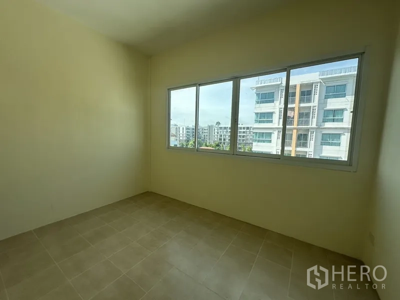 สำนักงานที่บ้าน ให้เช่าในPhra Khanong, Bangkok - พื้นที่ชั้นดาดฟ้า/ยูทิลิตี้ ถังเก็บน้ำและวิวเมืองไกล