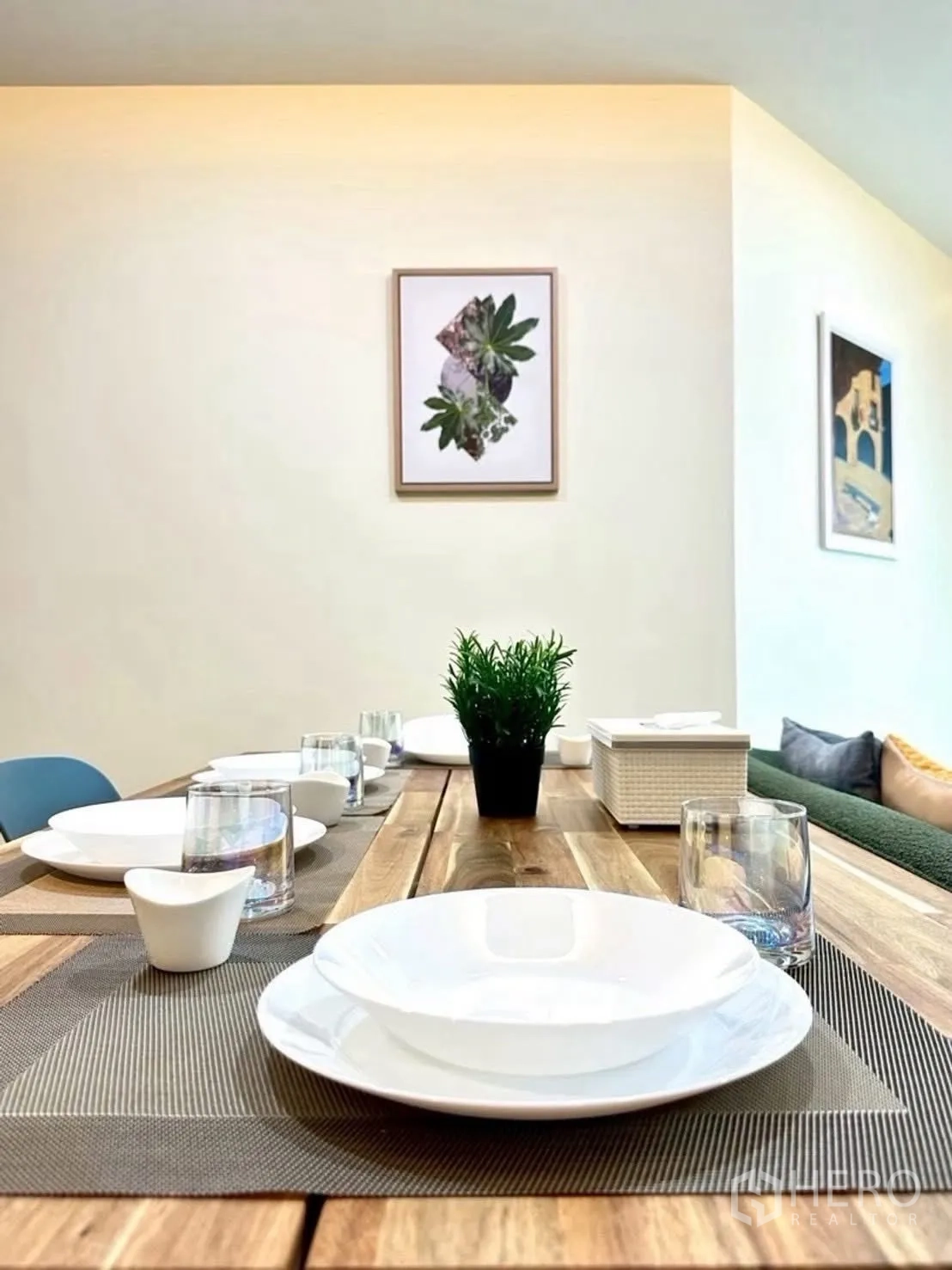 Condominium for rent in Huai Khwang, Bangkok - Dining table set with plates and glasses ready for meals.