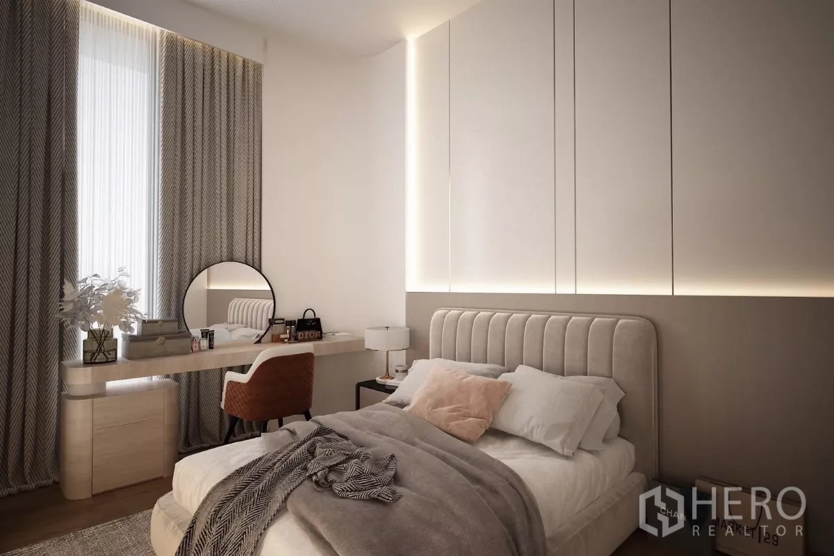 บ้าน ให้เช่าหรือขายในPrawet, Bangkok - ห้องนอนใหญ่เตียงบุนวม โต๊ะเครื่องแป้ง และไฟซ่อนนุ่มนวล