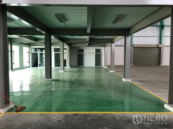Factory for rent or sale in Bang Phli, Samut Prakan - Mezzanine area with green epoxy floor, steel pillars, and small office rooms.