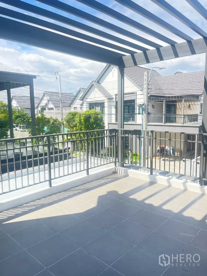 Detached House for rent in Bang Phli, Samut Prakan - Large covered balcony terrace with pergola and neighborhood view.