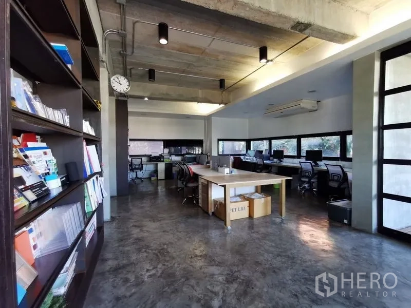 Home Office for sale in Wang Thonglang, Bangkok - Bright office floor with shelving, long worktables and a row of computer desks.