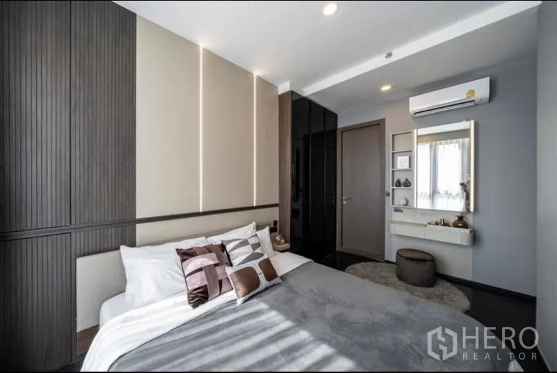 Condominium for sale in Watthana, Bangkok - Master bedroom with feature wall, vanity corner and air-conditioning unit