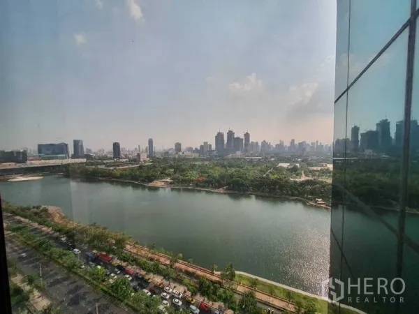 สำนักงาน ให้เช่าในWatthana, Bangkok - วิวทะเลสาบและเส้นขอบฟ้าจากชั้นสูง ใกล้ย่านอโศก