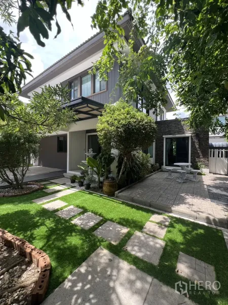 Detached House for rent in Bang Phli, Samut Prakan - Exterior view of the house with landscaped lawn, stepping stones and patio.