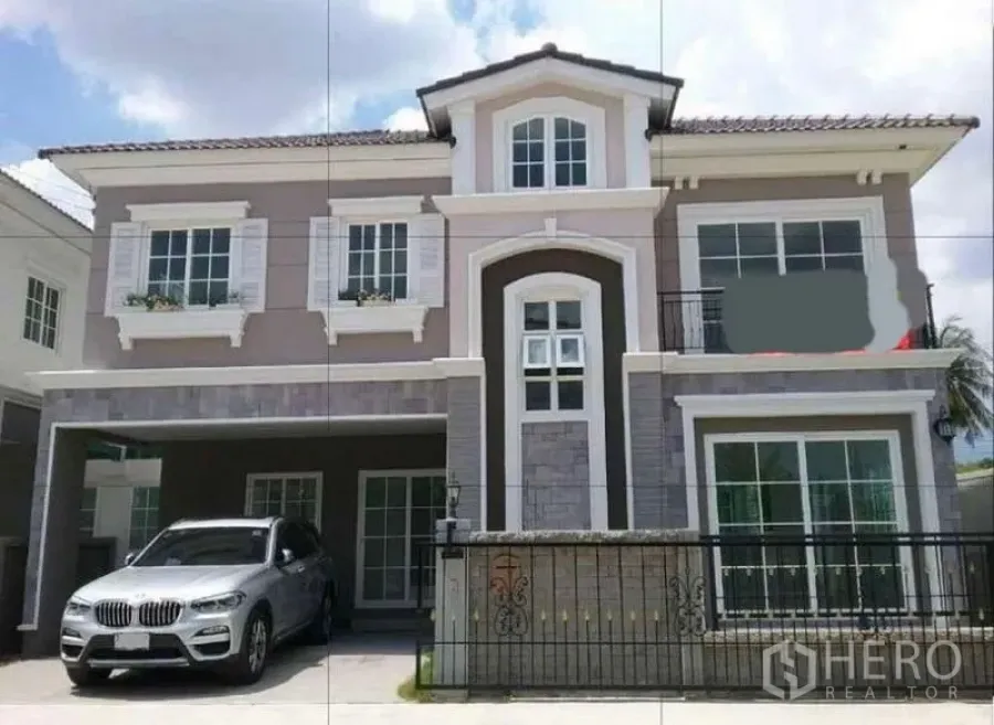 Detached House for rent or sale - Two-storey detached house with gated frontage, carport and large windows in a modern estate.