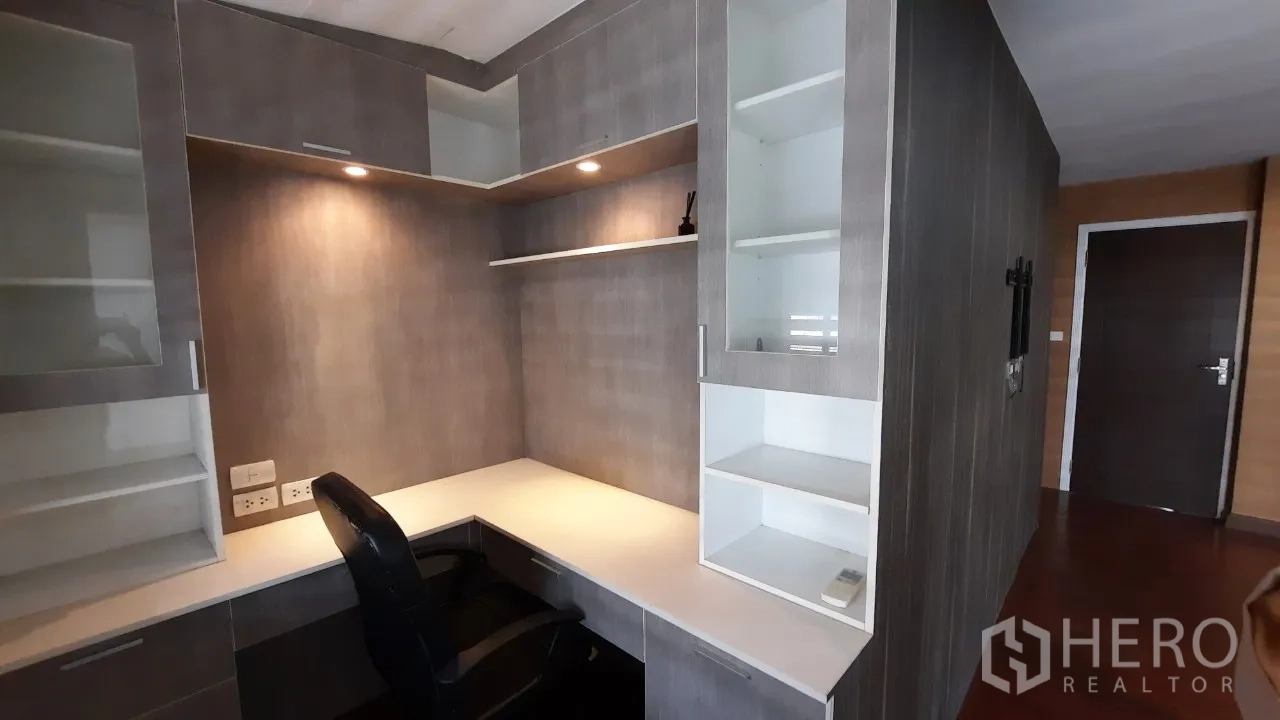 Townhouse for sale in Suan Luang, Bangkok - Built-in home office corner with L-shaped desk and shelving