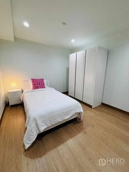 Condominium for rent in Watthana, Bangkok - Second bedroom angle with white wardrobe and recessed lighting.