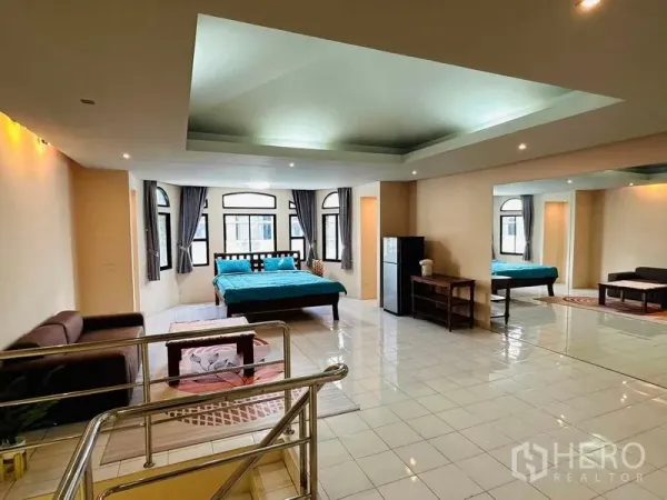 Home Office for rent - Spacious master room with recessed ceiling, bed, sofa and mirror wall in a bright home office.