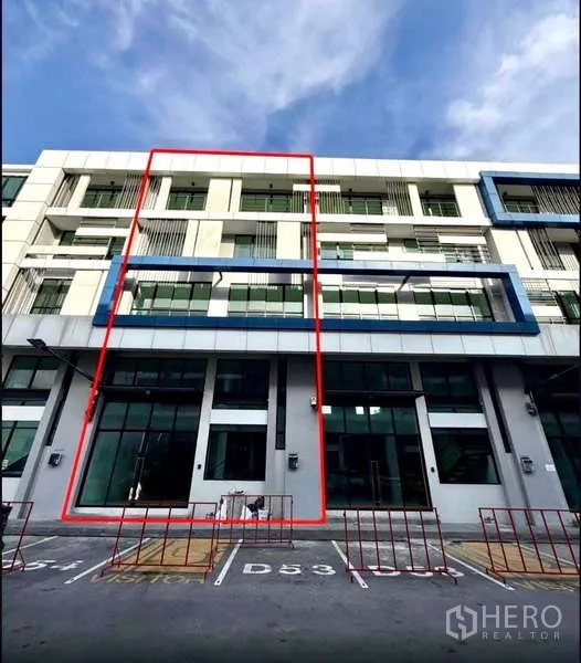 Home Office for rent in Bueng Kum, Bangkok - Modern four-storey home office facade with the unit outlined and parking bays in front.