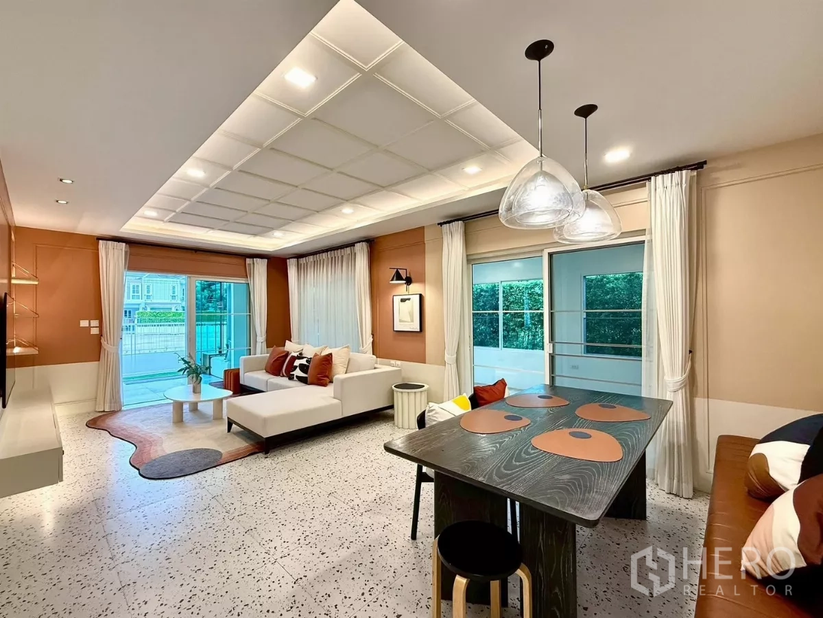 Detached House for rent in Bang Phli, Samut Prakan - Open-plan living and dining area with pendant lights and large windows.