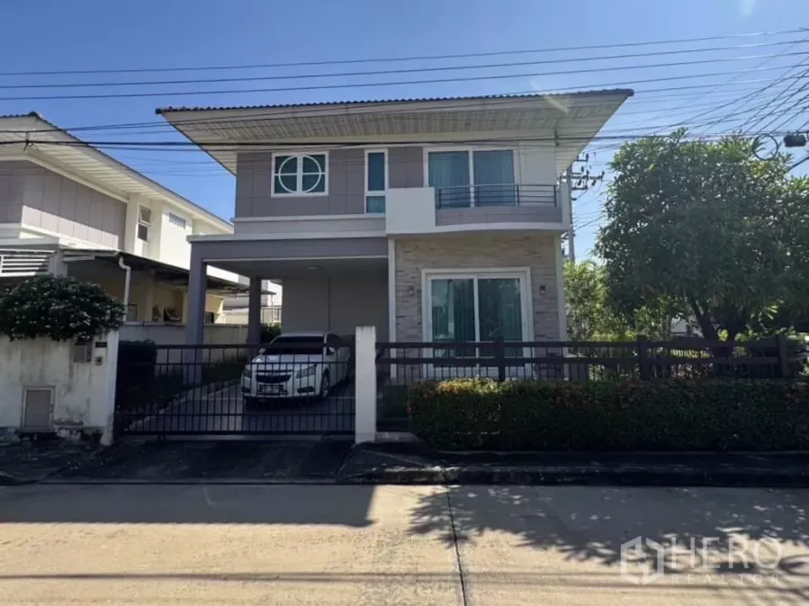 บ้าน ขายในLat Krabang, Bangkok - บ้านเดี่ยว 2 ชั้น พร้อมประตูรั้ว ที่จอดรถในร่ม และสวนร่มรื่น ย่านลาดกระบัง กรุงเทพฯ