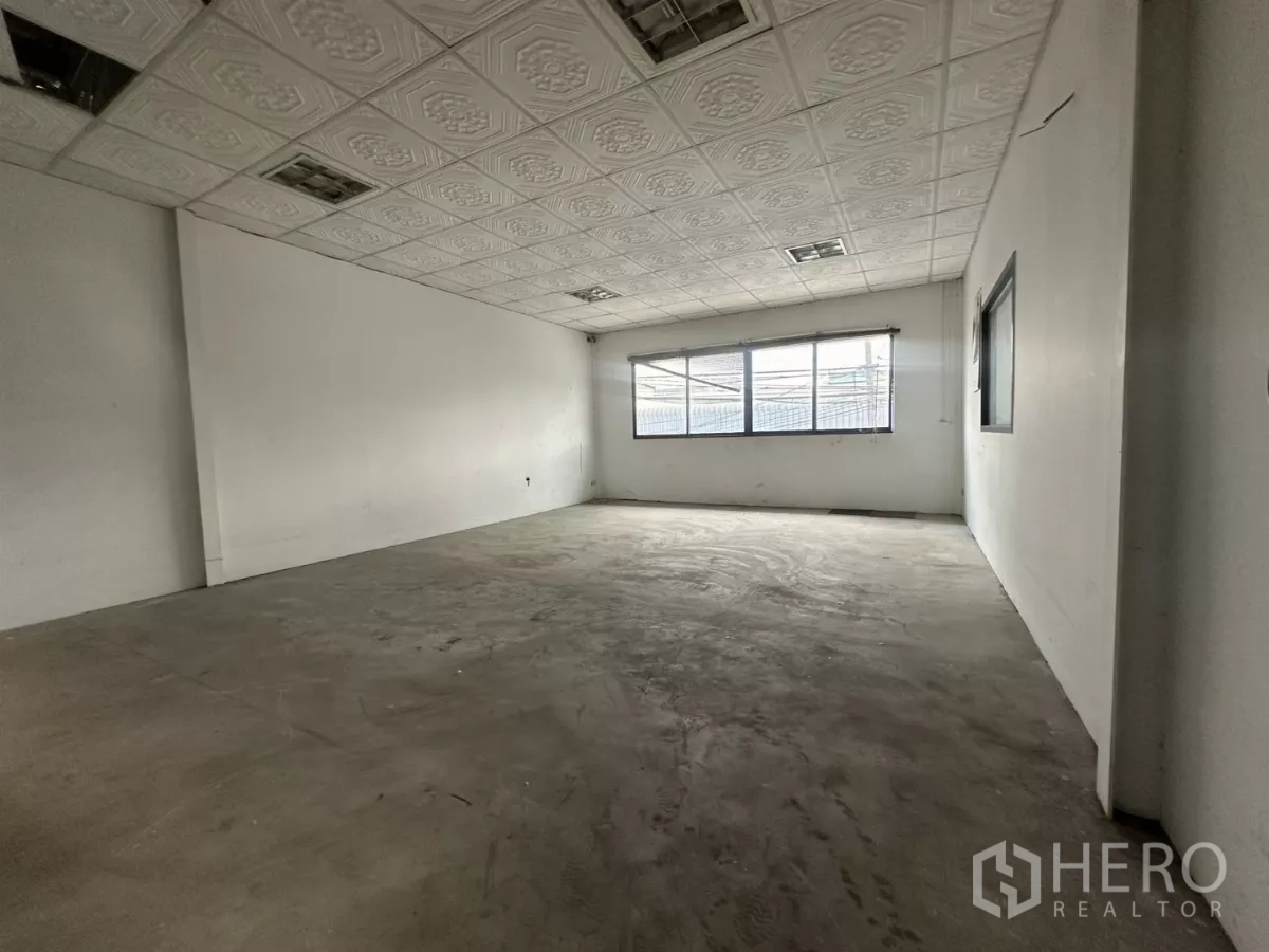 Warehouse for rent in Suan Luang, Bangkok - Bright upper office with patterned ceiling tiles and long windows.