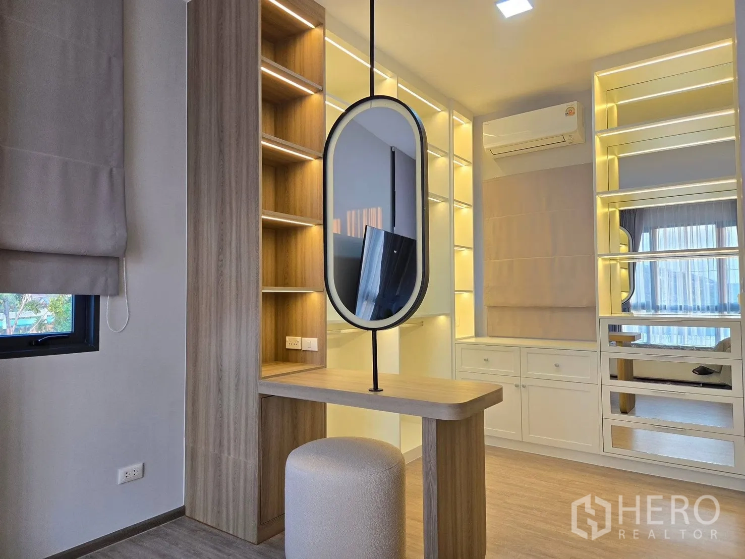 Detached House for rent or sale in Bang Phli, Samut Prakan - Walk-in dressing area with oval mirror, open shelving, stool, and warm accent lighting.