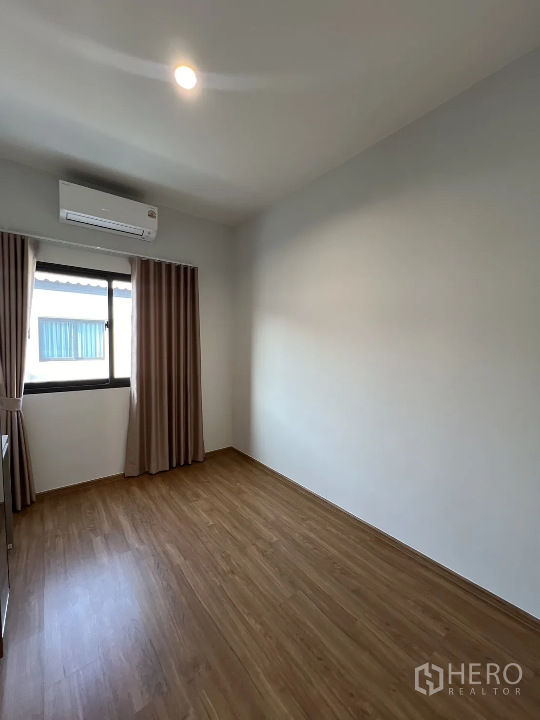 Property Image #20 for property HRE00412