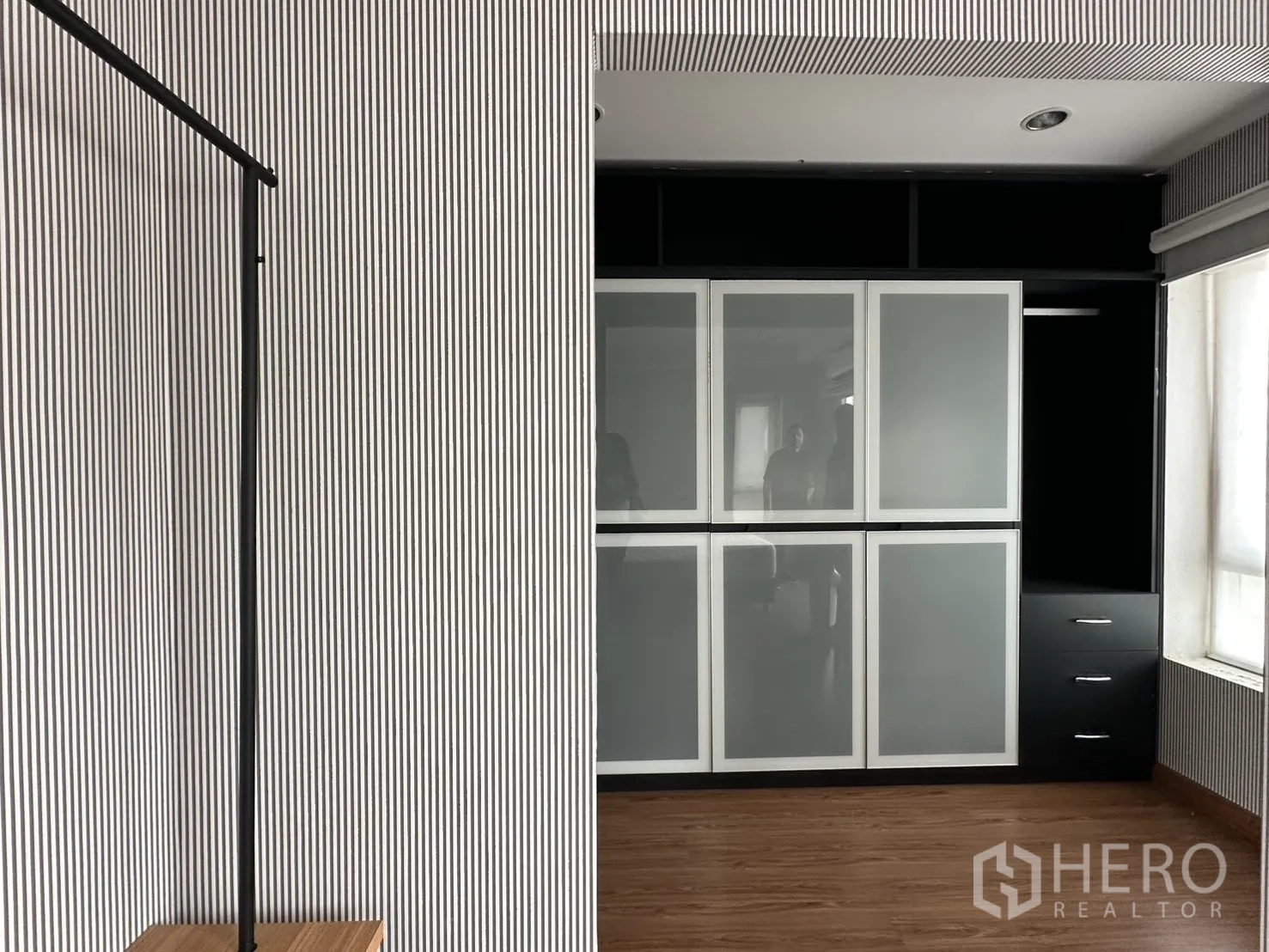 Home Office for rent in Watthana, Bangkok - View across striped feature wall toward a large built-in wardrobe unit.