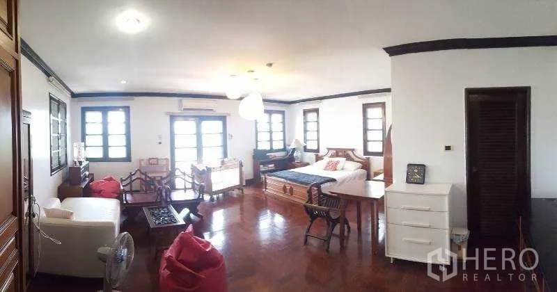 Detached House for rent in Bang Phli, Samut Prakan - Master bedroom with king bed, multiple windows and balcony doors.