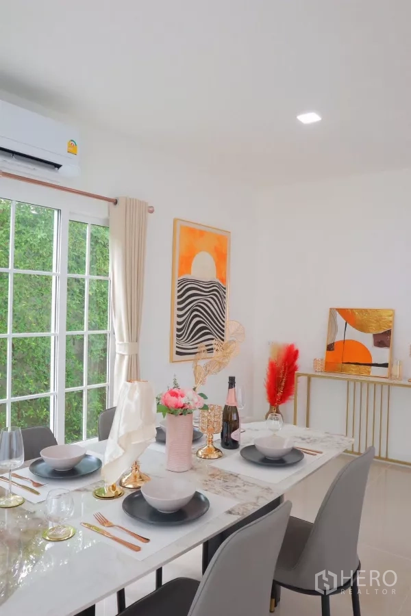 Detached House for rent in Bang Phli, Samut Prakan - Dining area with garden-view sliding doors and contemporary artwork.