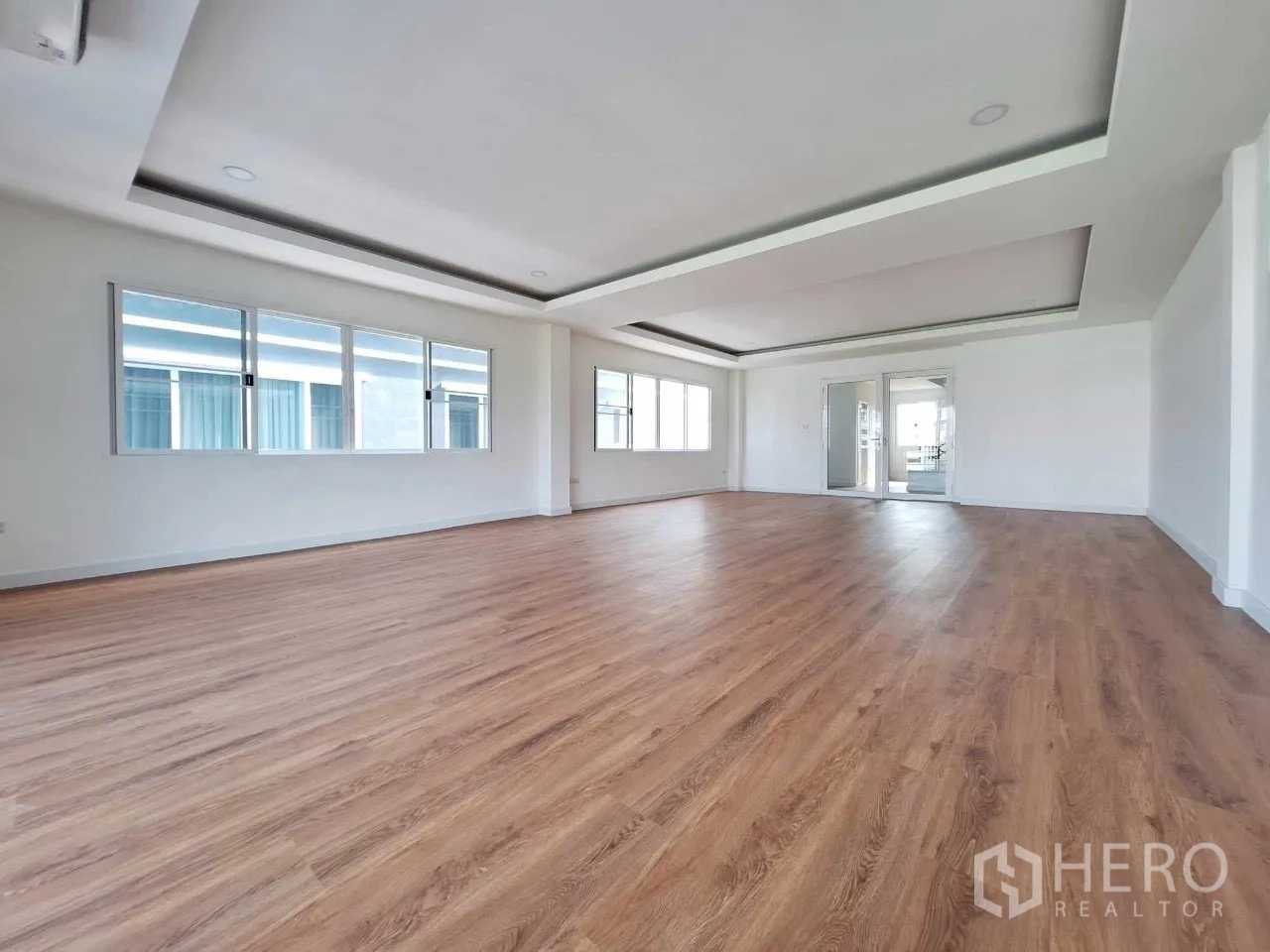 Home Office for sale in Bueng Kum, Bangkok - Expansive open office level offering wood floors and abundant natural light.