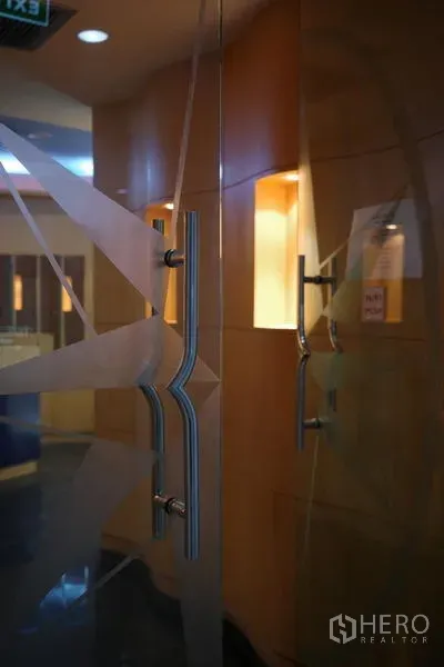 Office Space for rent in Bang Na, Bangkok - Frosted glass double doors with metal handles at the entrance of a Bang Na office.
