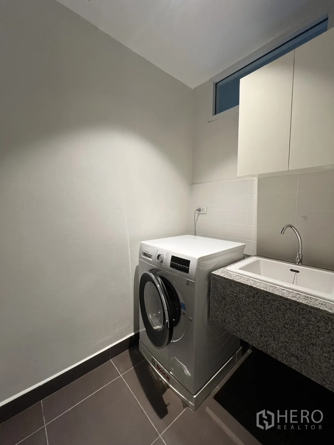 Property Image #6 for property HRE01128
