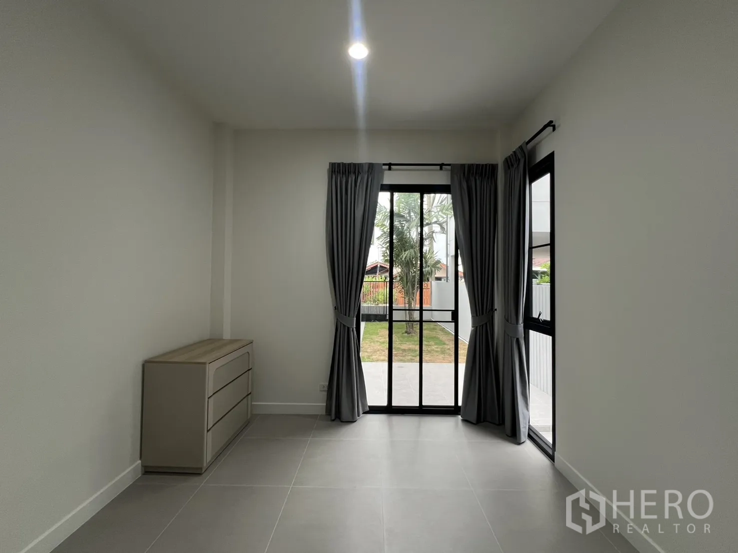 Detached House for rent in Saphan Sung, Bangkok - Ground-floor room opening to small garden through sliding glass doors.