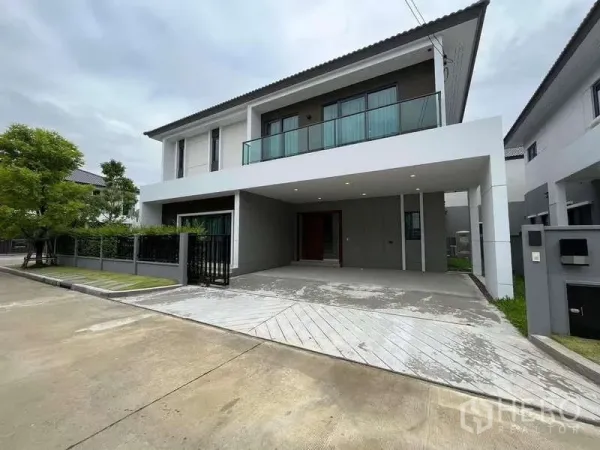 Detached House for rent in Don Mueang, Bangkok - Modern two-storey detached house with covered three-car parking at Centro Vibhavadi, Don Mueang, Bangkok.