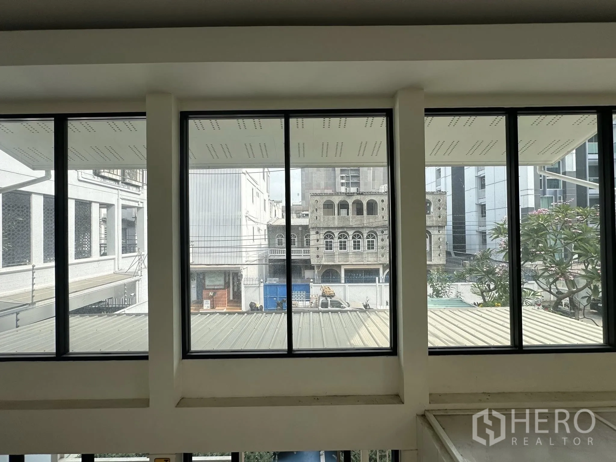 Property Image #3 for property HRE00231