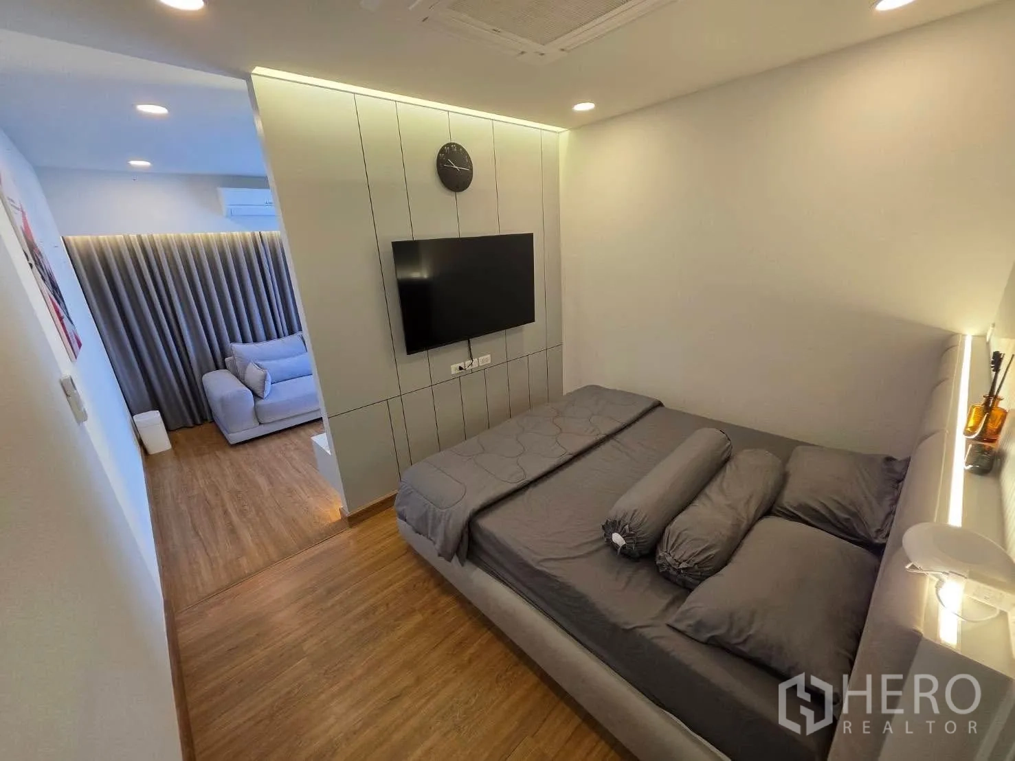 Detached House for rent or sale in Bang Phli, Samut Prakan - Cozy bedroom with TV wall and an adjoining sitting area.