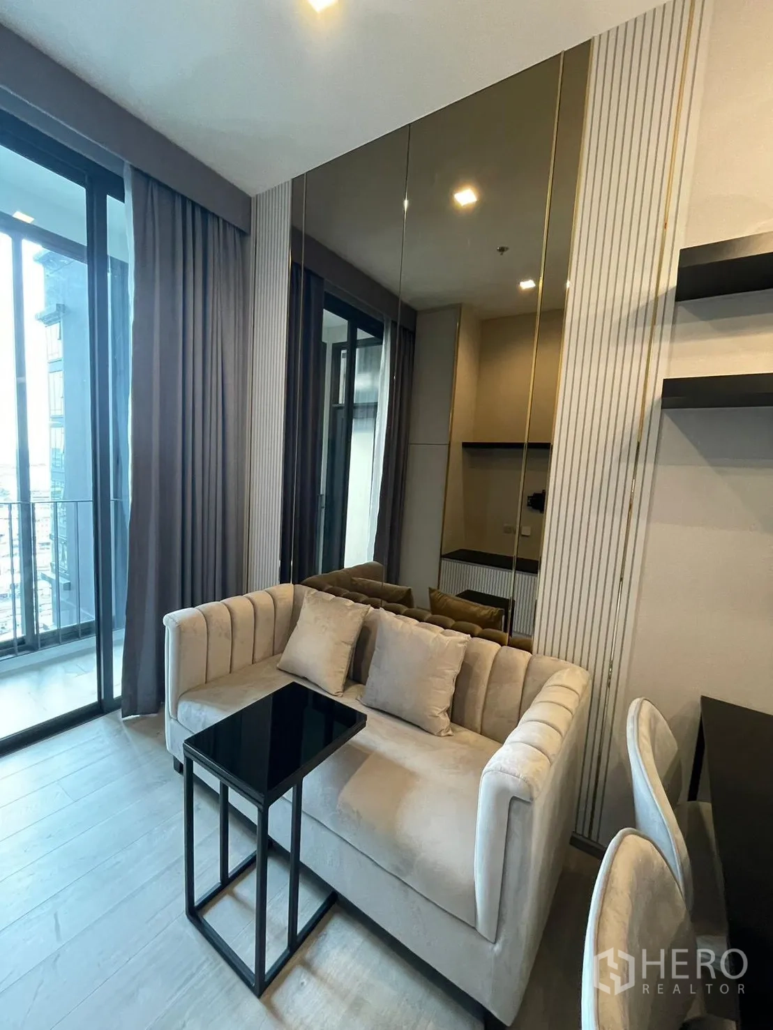 Property Image #2 for property HRE00670