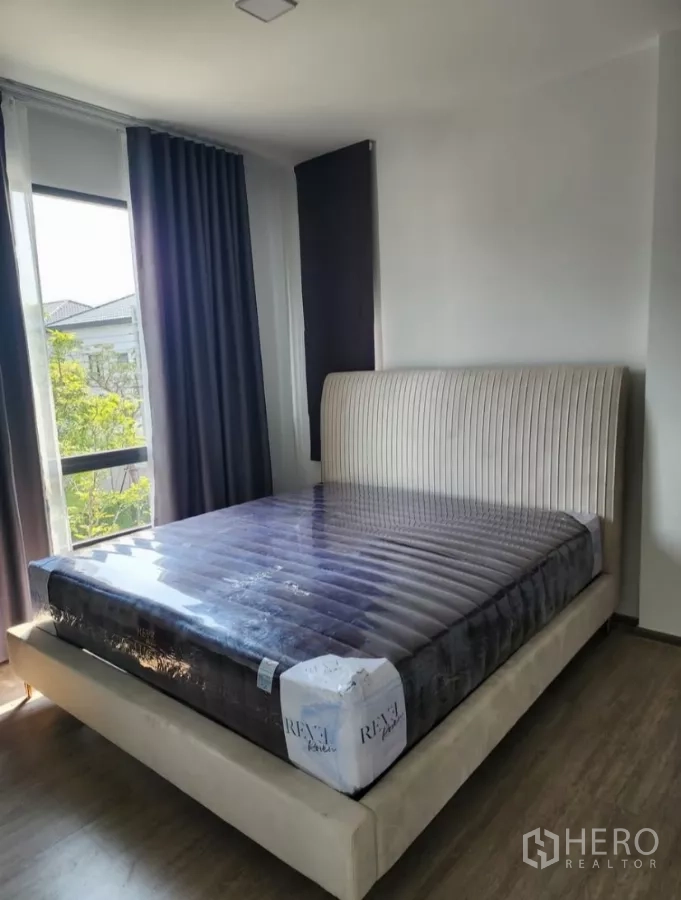 Detached House for rent in Bang Phli, Samut Prakan - Sunlit bedroom with upholstered bed and large windows overlooking greenery