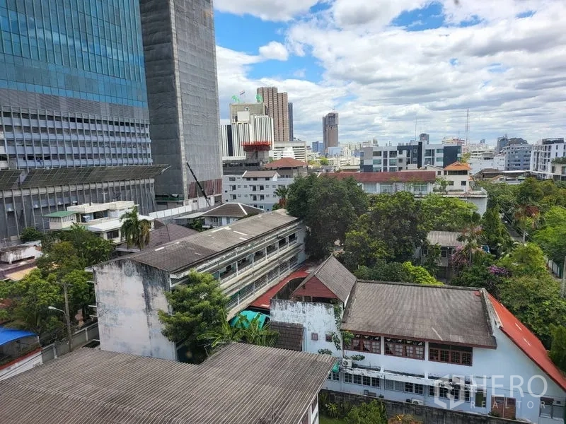 คอนโด ให้เช่าหรือขายในPhaya Thai, Bangkok - วิวเมืองพญาไทและพื้นที่สีเขียวจากหน้าต่างชั้นสูง