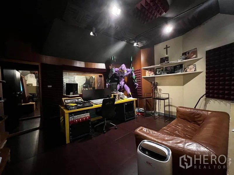 ทาวน์เฮาส์ ให้เช่า - สตูดิโออัดเสียงห้องคอนโทรล บุอะคูสติก พร้อมโซฟา