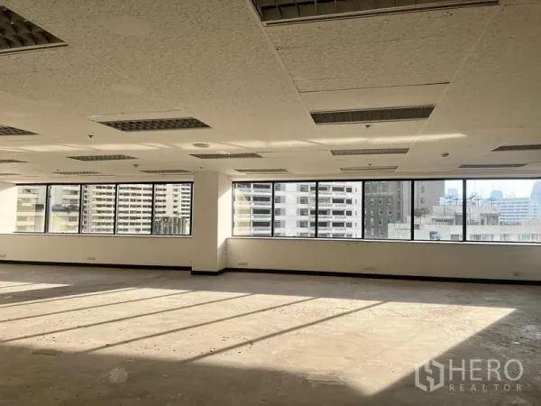 Office Space for rent in Khlong Toei, Bangkok - Corner office space with panoramic windows flooding natural light across an unfurnished floor.