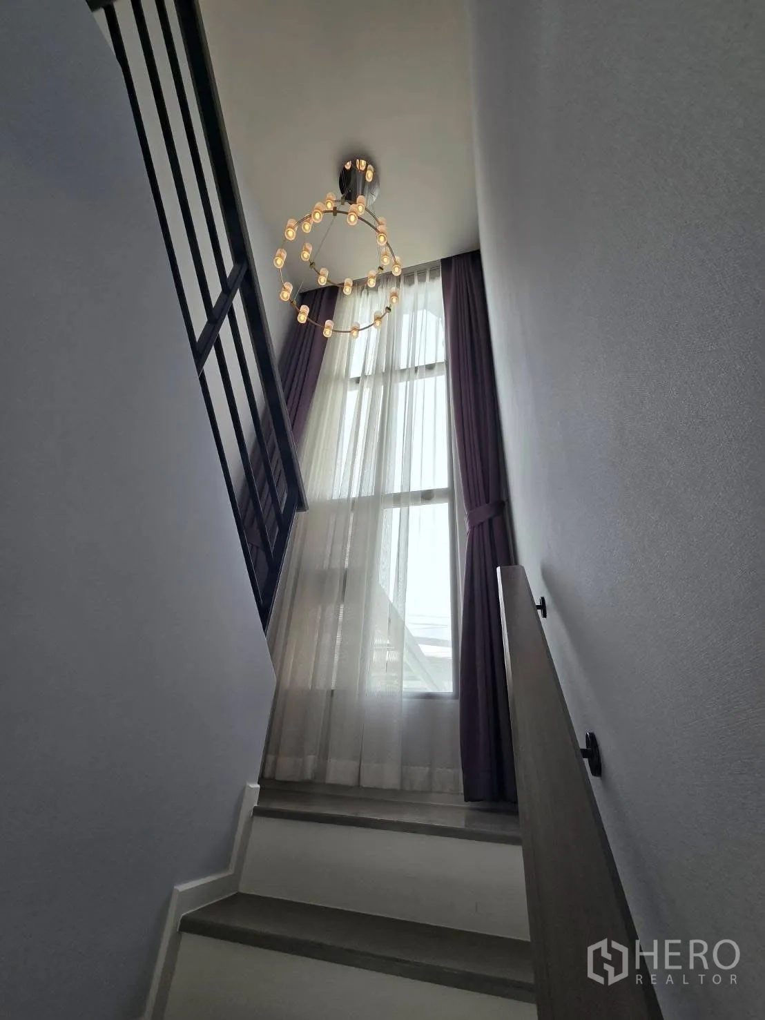 Semi-detached House for rent in Bang Phli, Samut Prakan - Stairwell with high ceiling, window drapes and circular chandelier.