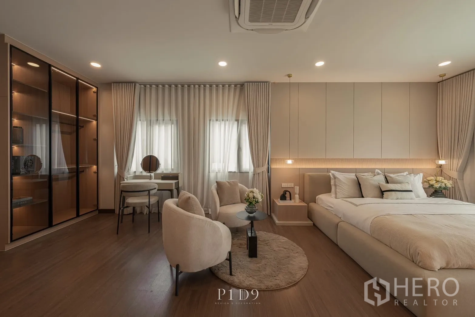 Detached House for rent in Bang Phli, Samut Prakan - Spacious master bedroom with seating set, vanity and glass-door wardrobes.