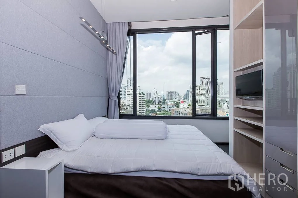 Condominium for rent in Watthana, Bangkok - Bedroom with large picture windows and skyline view over Sukhumvit.