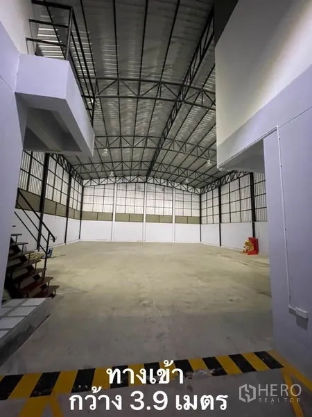 Warehouse for rent in Bang Kapi, Bangkok - Entrance ramp to the warehouse showing 3.9-meter-wide access and high-bay interior.