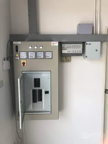 โรงงาน ให้เช่าในKhlong Luang, Pathum Thani - ตู้คอนโทรลไฟฟ้า 3 เฟส พร้อมเบรกเกอร์