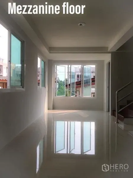 สำนักงานที่บ้าน ให้เช่าในMin Buri, Bangkok - ห้องชั้นลอยแบบเปิดโล่ง มีหน้าต่างสองด้านรับแสงธรรมชาติ