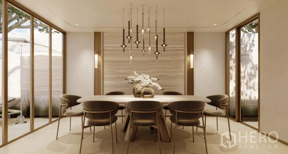 公寓 出售在Watthana, Bangkok - 私宴餐厅，艺术吊灯与花园景观。